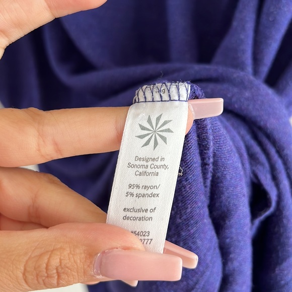 Athleta Cloudlight Stratus Topin Royal Blue.  Size Large - Picture 5 of 6